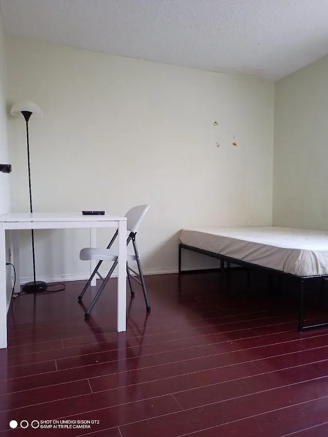 Guest house Stb-Double Bed With Shared Washroom Toronto